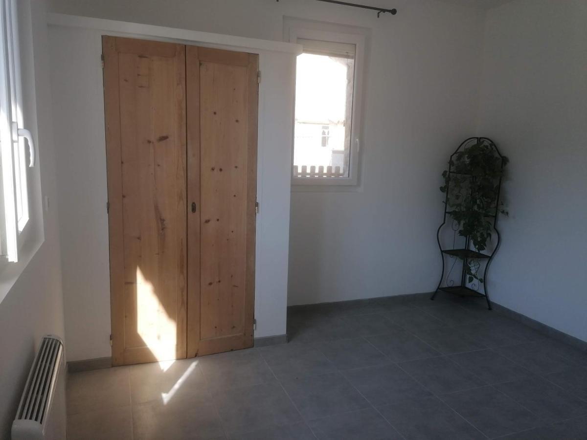 Appartement Dans Partie De Mas En Camargue Arles Exterior foto